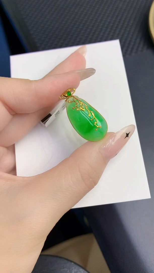 颈饰18K金镶嵌翡翠缅甸天然翡翠A货
