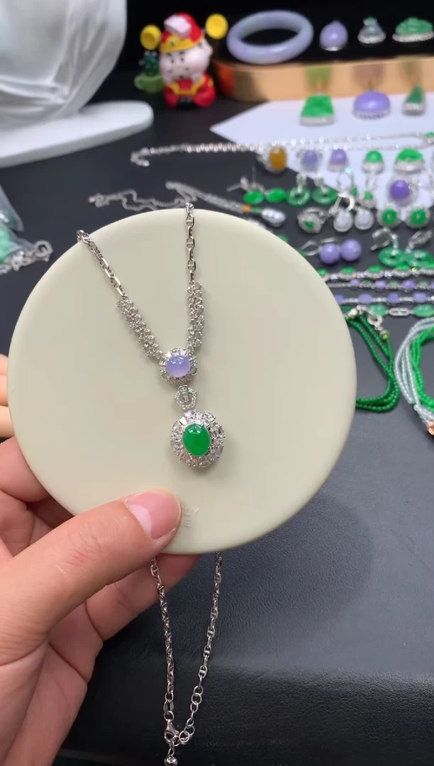 18K金镶嵌定制翡翠自营供应 48小时鉴赏期