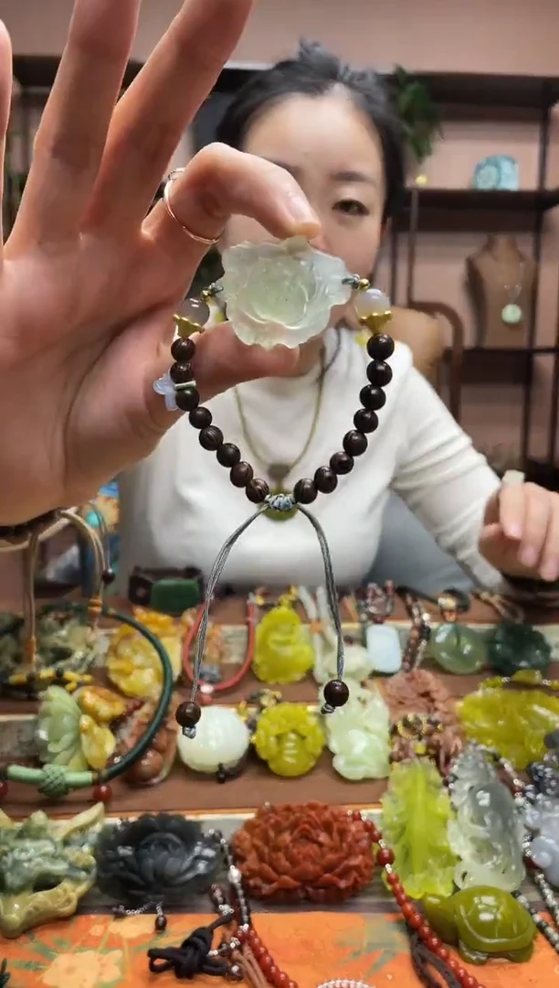 未镶嵌岫玉吊坠多样性发货发其中之一