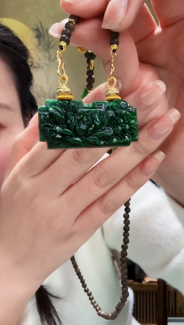 颈饰未镶嵌翡翠吊坠