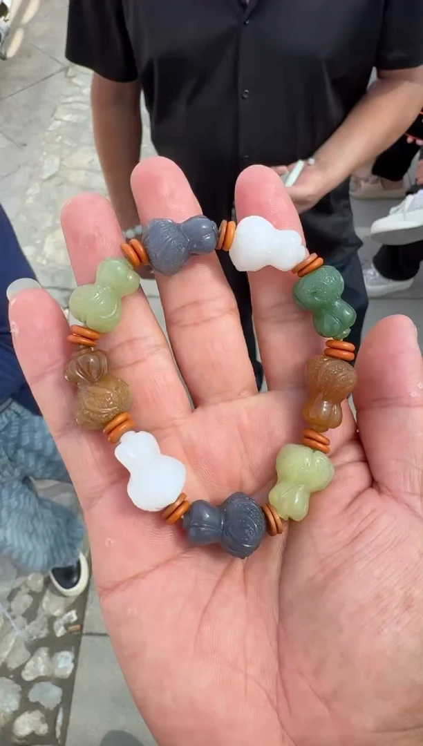 未镶嵌和田玉（糖玉）挂件和田玉