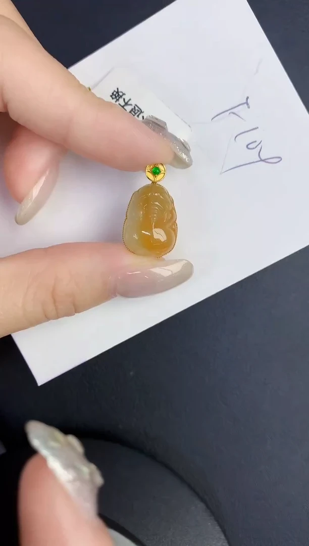 翡翠18K金镶嵌颈饰缅甸天然翡翠A货