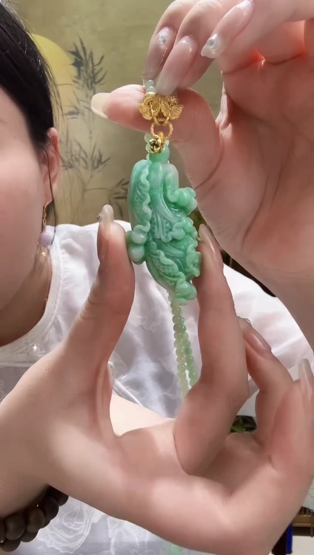 颈饰未镶嵌翡翠吊坠