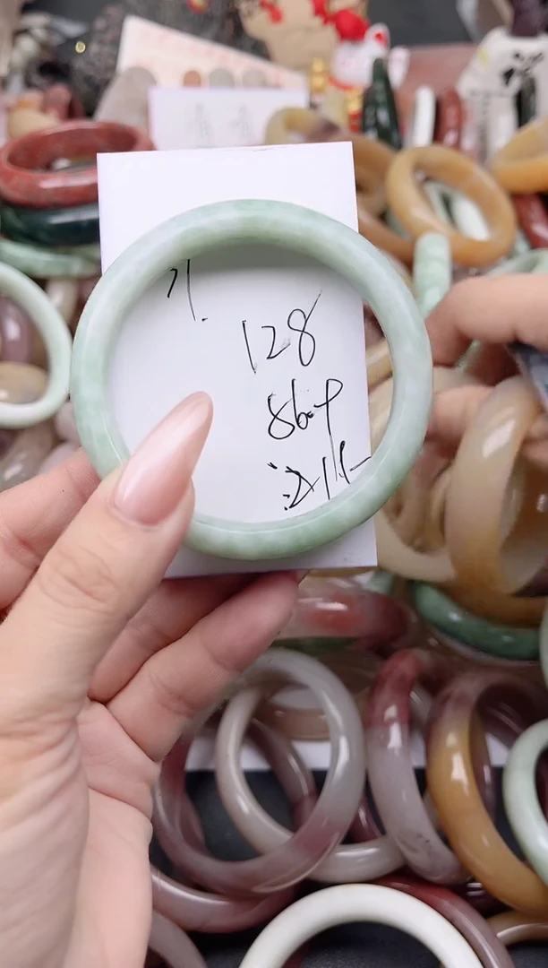 未镶嵌手镯石英质玉128