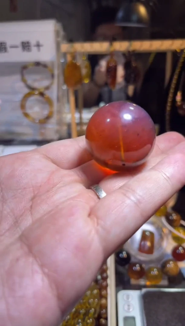 裸石琥珀未镶嵌红蜜大单珠 卡33