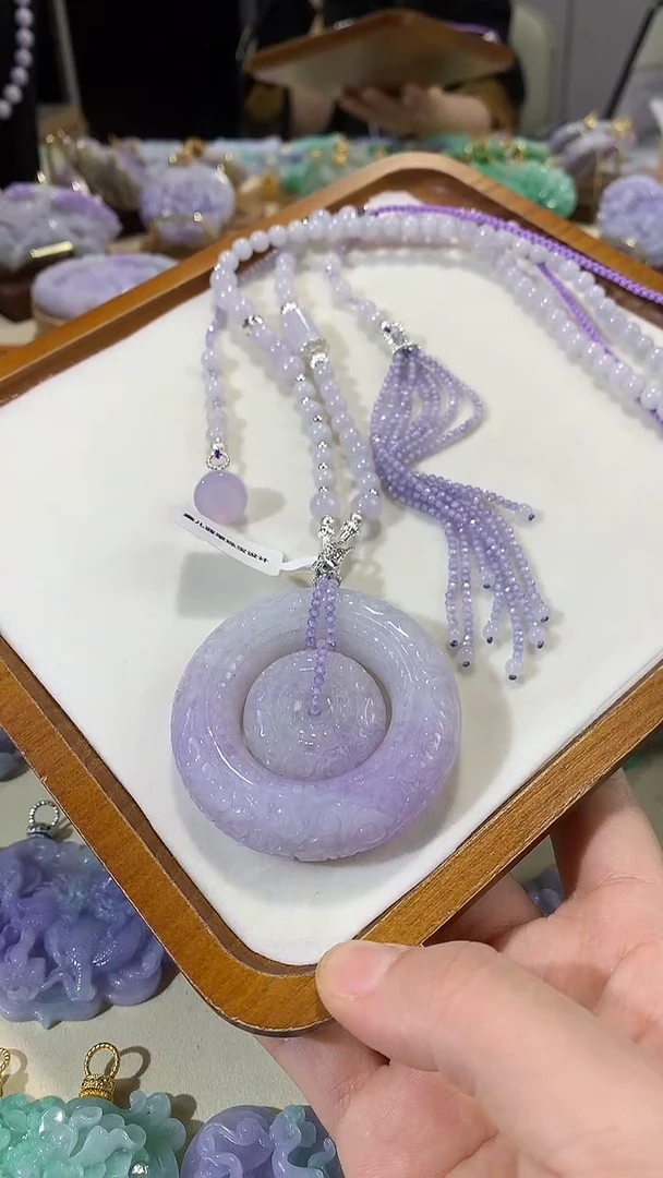 颈饰未镶嵌翡翠吊坠