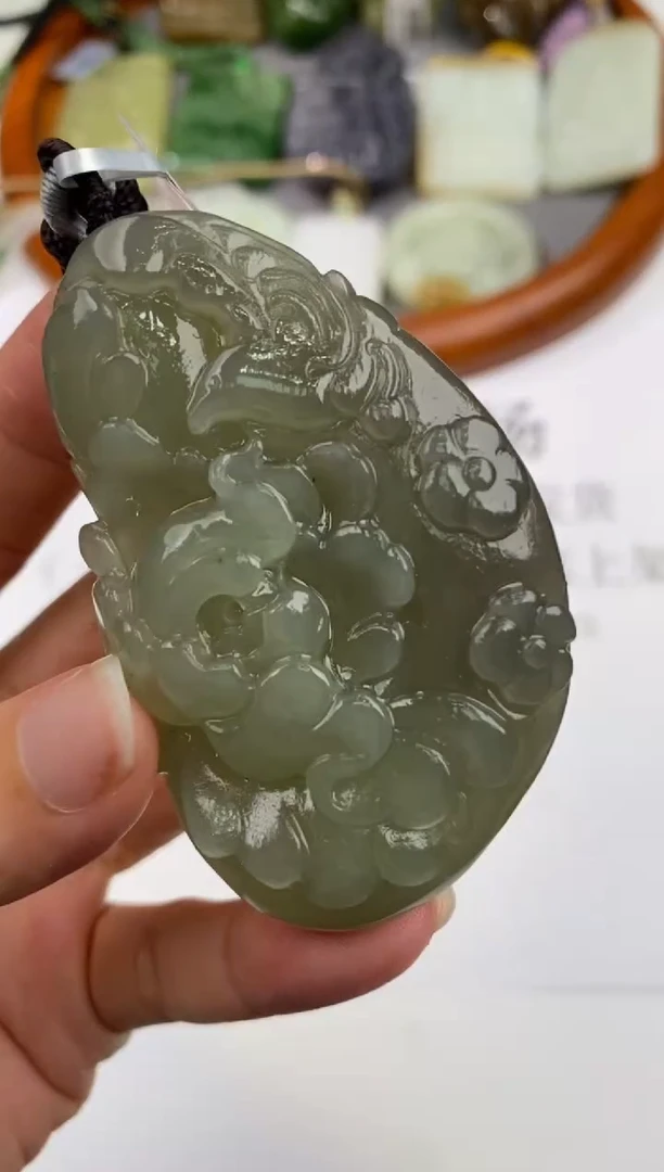 未镶嵌和田玉挂件307642      多人