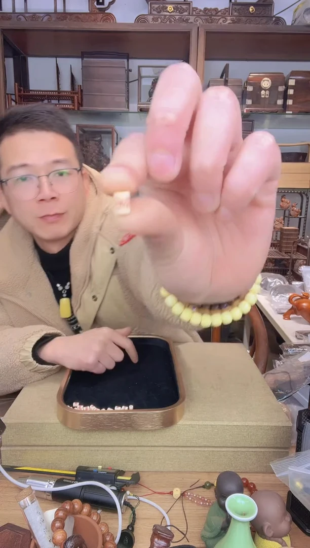 【闪购商品】乌木类书架943猛犸雕刻6*8桶珠单颗