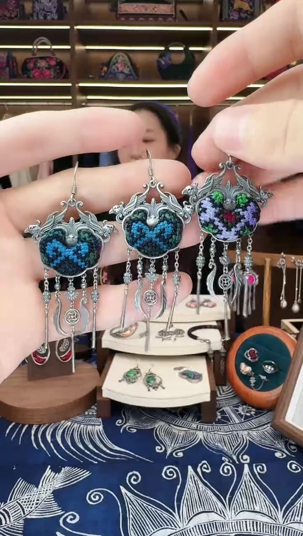 织绣31黔东南苗族刺绣