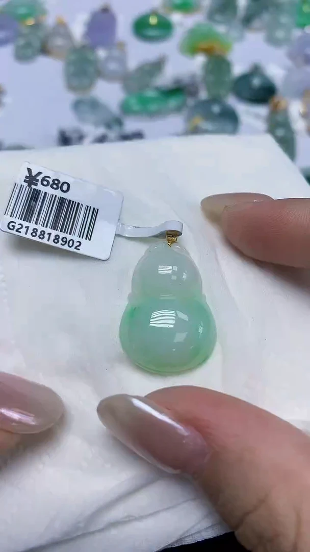 翡翠18K金镶嵌颈饰天然缅甸翡翠A货