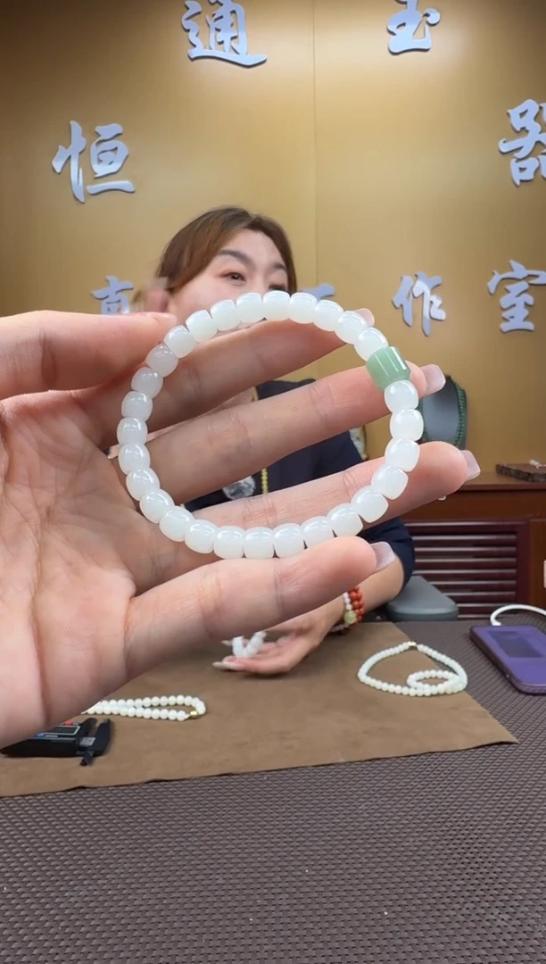 颈饰未镶嵌和田玉手串7mm