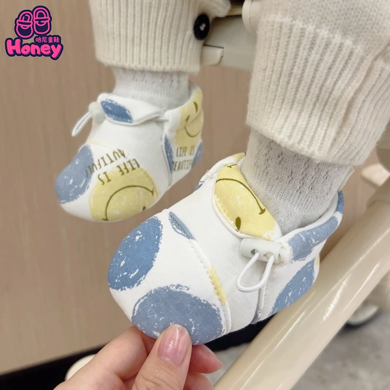 0-1岁春秋季新生儿婴幼儿软底3鞋袜一体软底宝宝鞋子6-12个月不掉