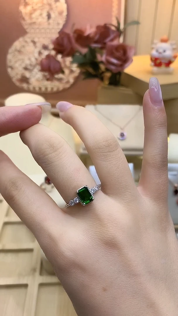 银S925镶嵌透辉石戒指方切