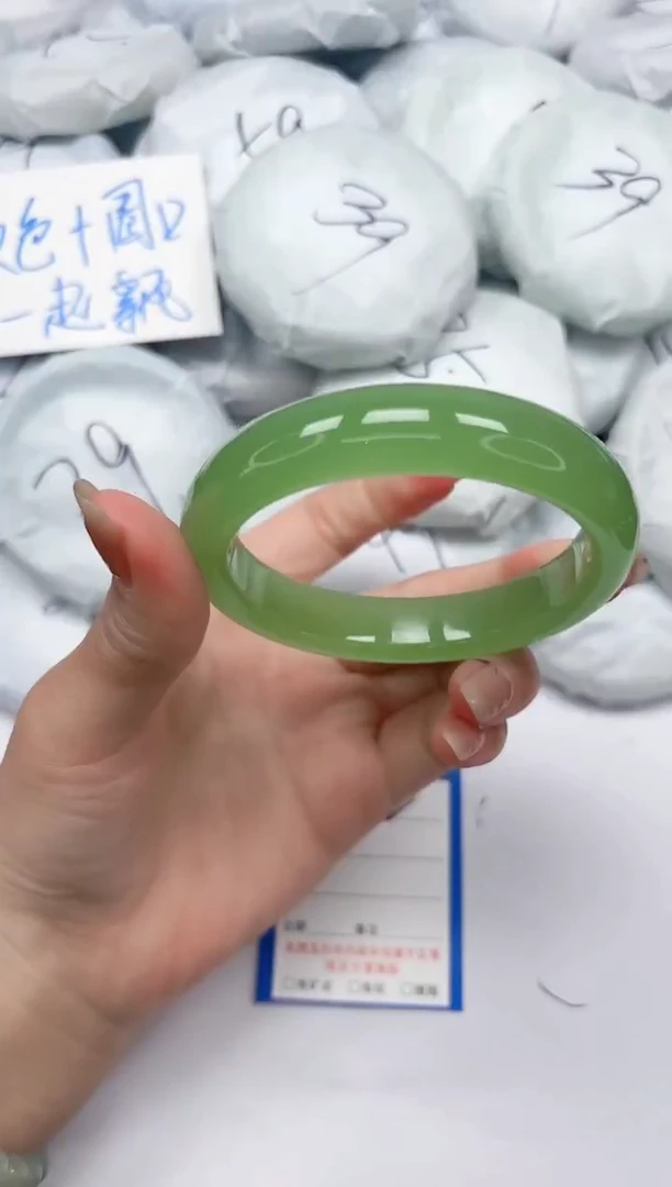 未镶嵌手镯石英质玉62/62.5