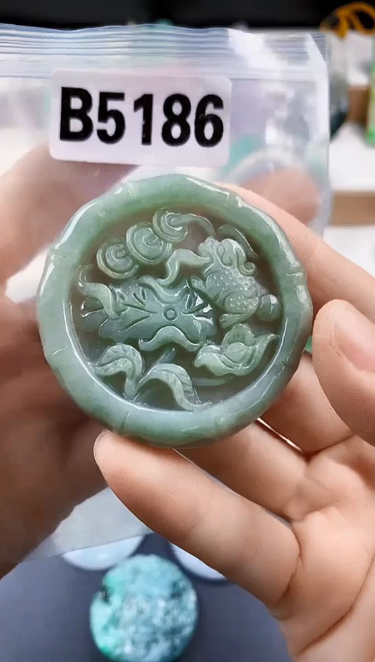 颈饰未镶嵌翡翠天然翡翠吊坠挂件