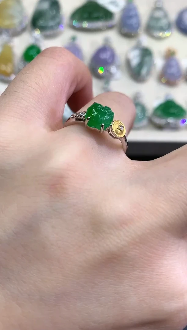 【闪购商品】翡翠戒指18K金镶嵌B28