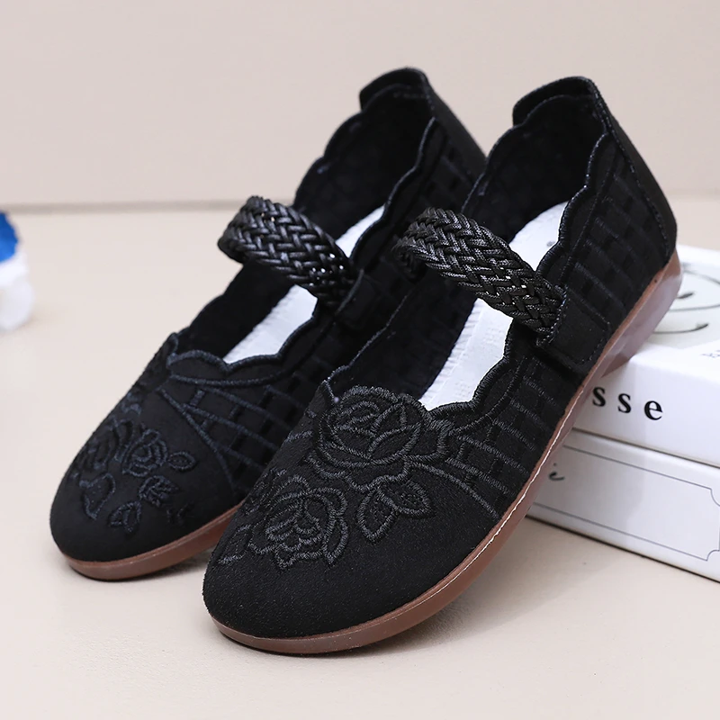 意迪森女款新款老北京布鞋一字带软底防滑中老年人透气刺绣奶奶鞋