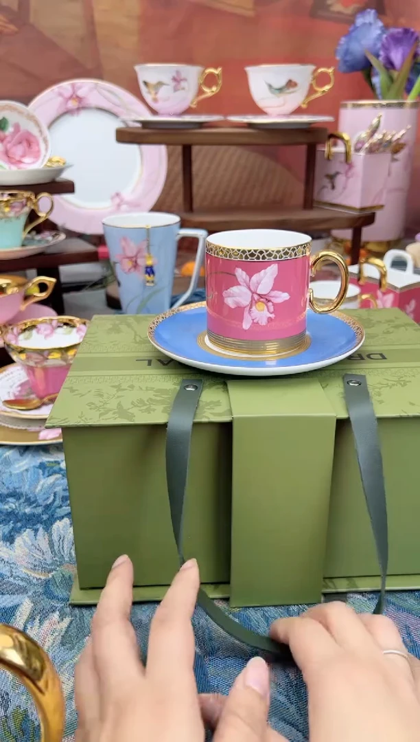 瓷片自然写生卡特兰系列红色兰花