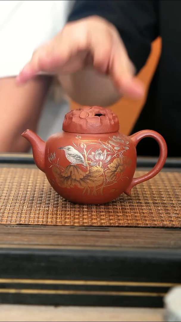 茶壶紫砂LJY53《簪花·荷韵》绝红降坡