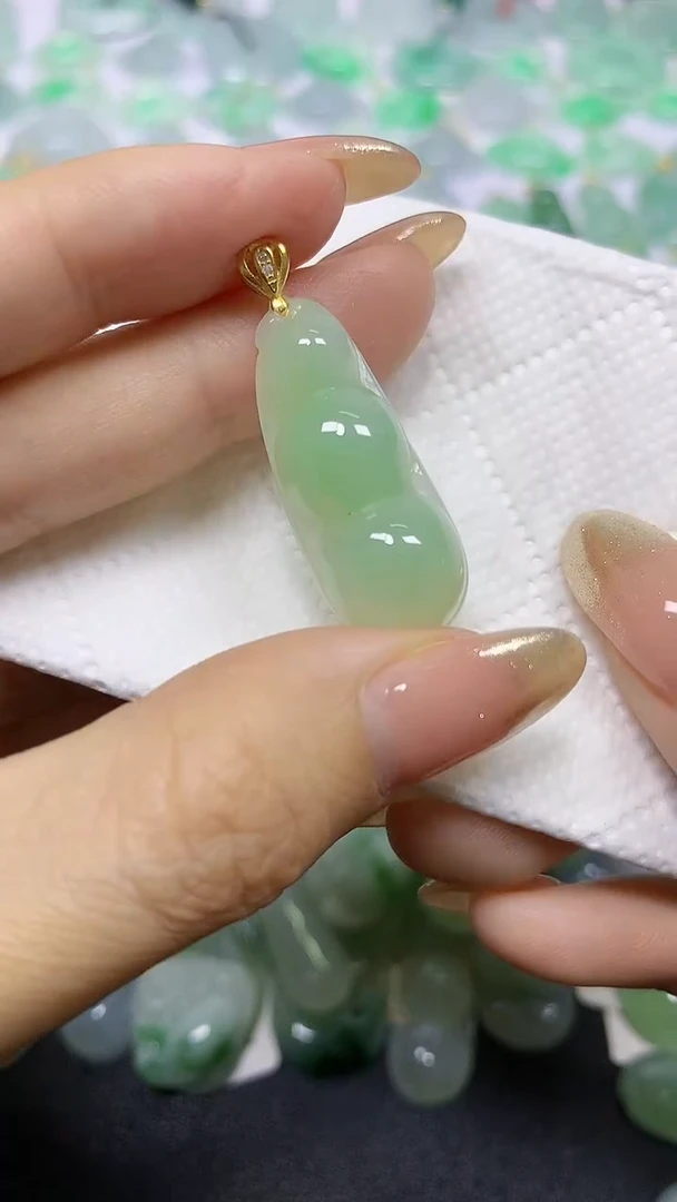 颈饰未镶嵌翡翠A货