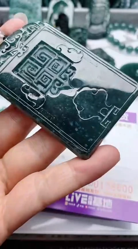 翡翠未镶嵌颈饰