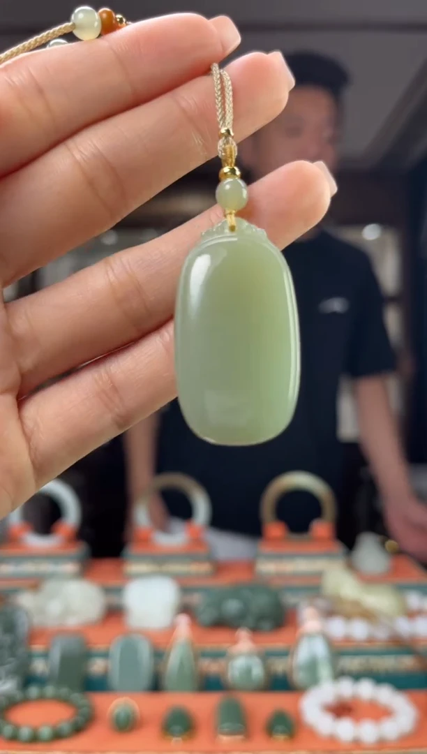 和田玉未镶嵌颈饰佩佩