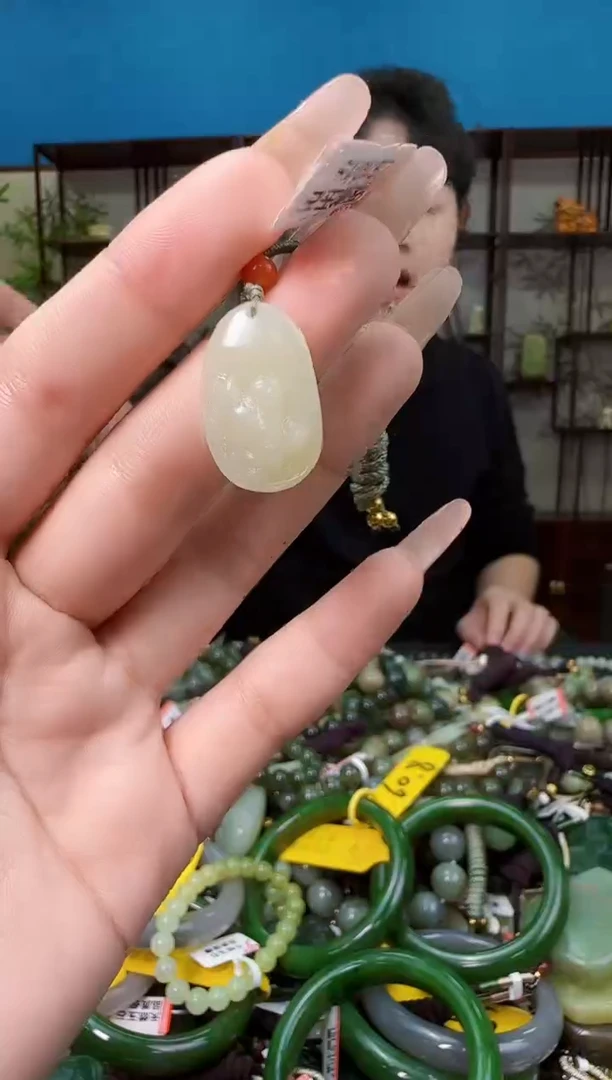 颈饰未镶嵌和田玉多样性发一