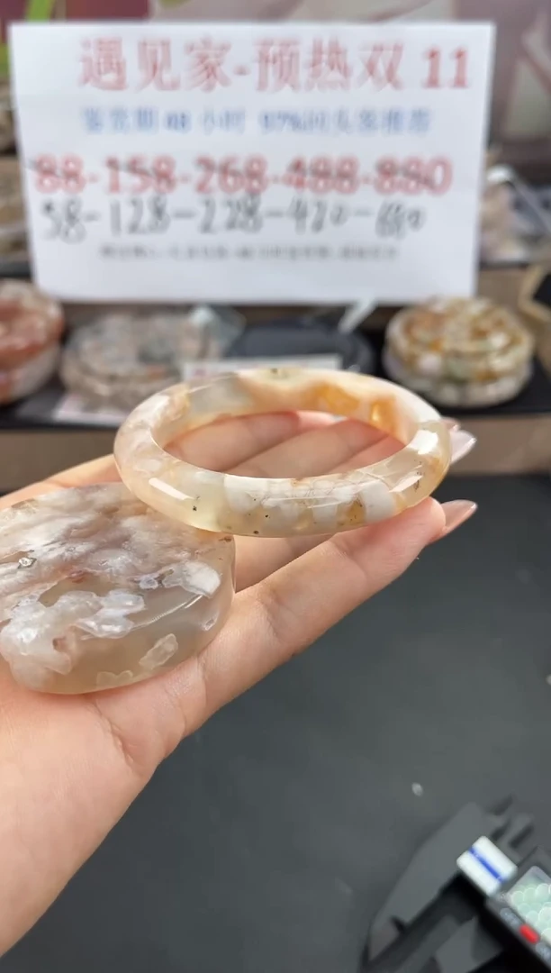 未镶嵌手镯石英质玉52