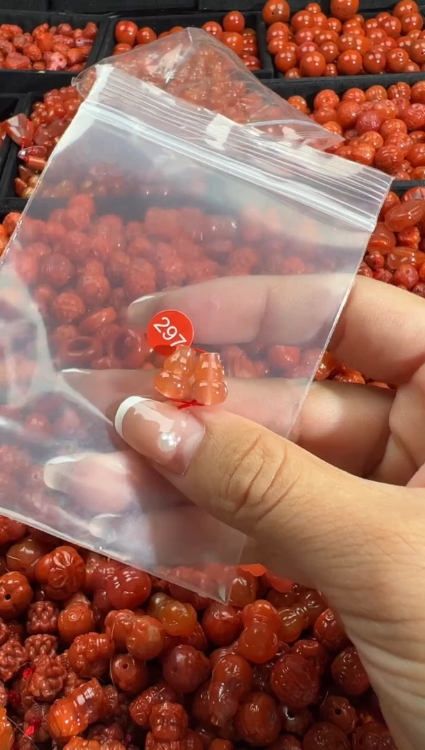 颈饰未镶嵌南红玛瑙1