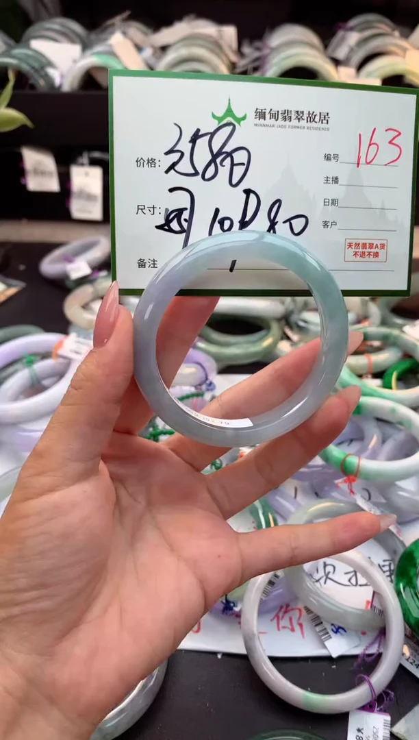 未镶嵌定制翡翠毛货需精细抛光+多人