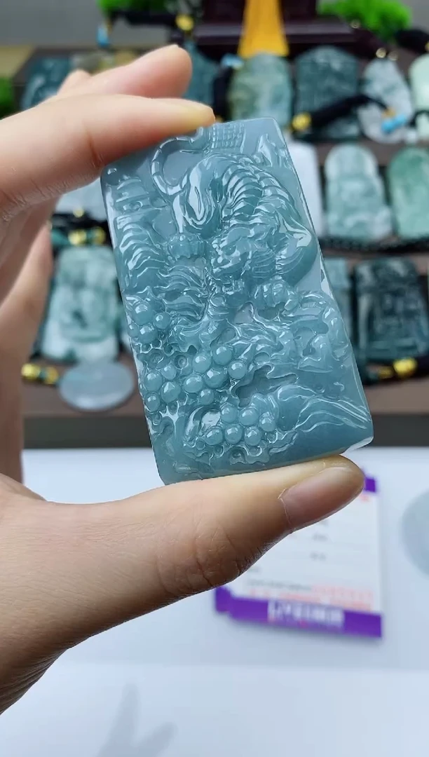 翡翠未镶嵌颈饰