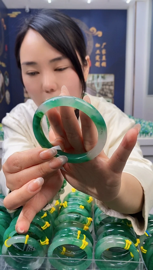 【闪购商品】石英质玉手镯未镶嵌25