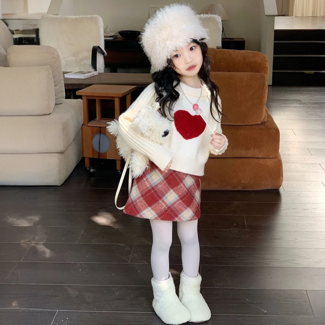 新年款2024冬季女童红色爱心软糯针织毛衣女宝宝宽松短款针织上衣