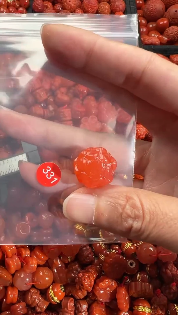 南红玛瑙未镶嵌颈饰1