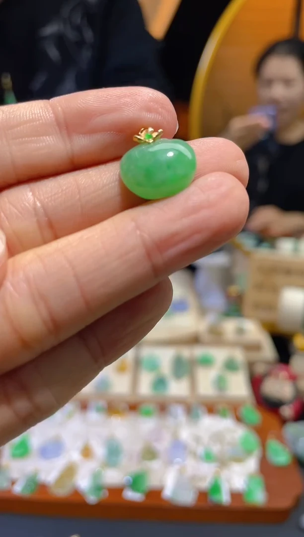 【闪购商品】翡翠颈饰18K金镶嵌假一赔三