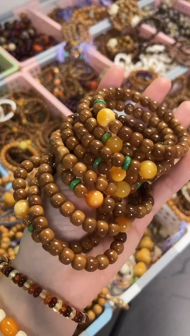 未镶嵌手串石英质玉（缅黄）库克老型7*8mm搭配缅黄多样性发货其一