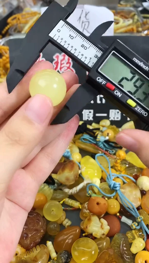 蜜蜡未镶嵌珠宝奇石195