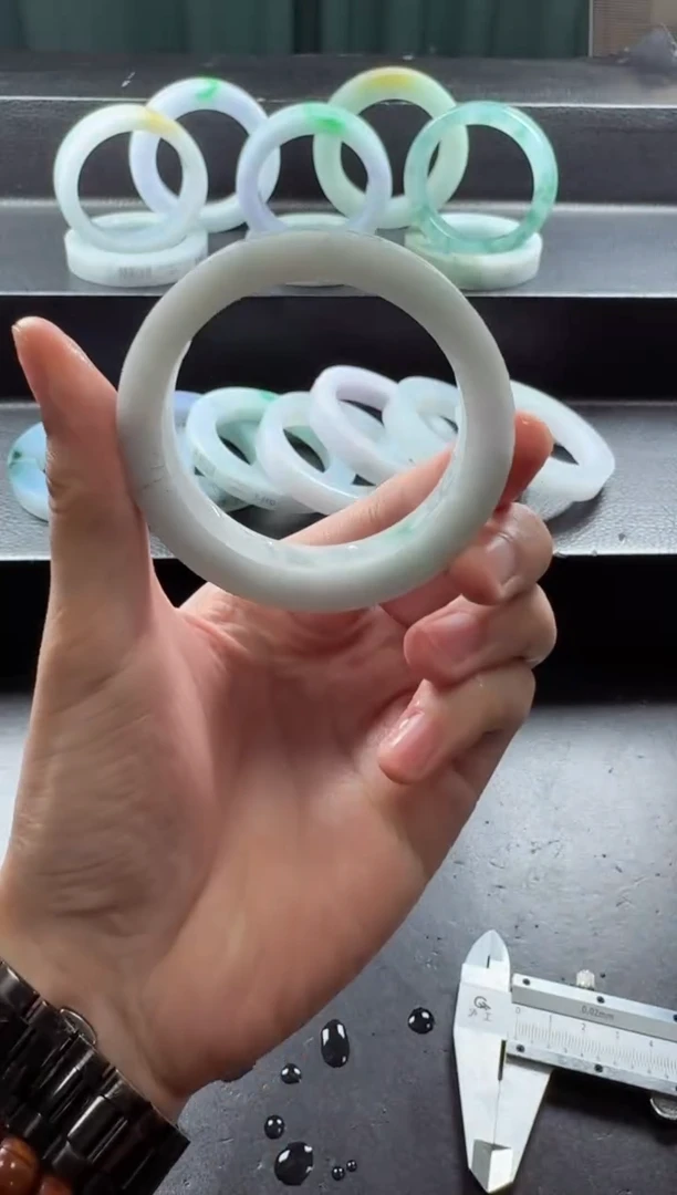 定制翡翠手镯未镶嵌天然翡翠手镯