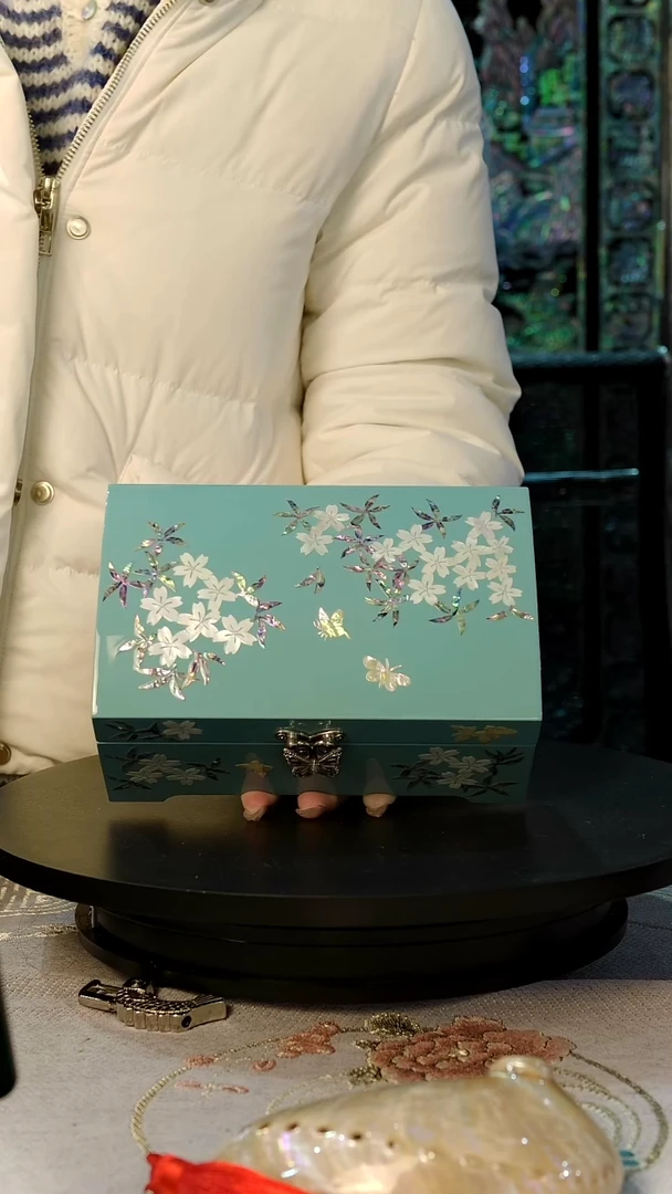 按扣满贝底·弘贝雅螺钿漆器文化馆