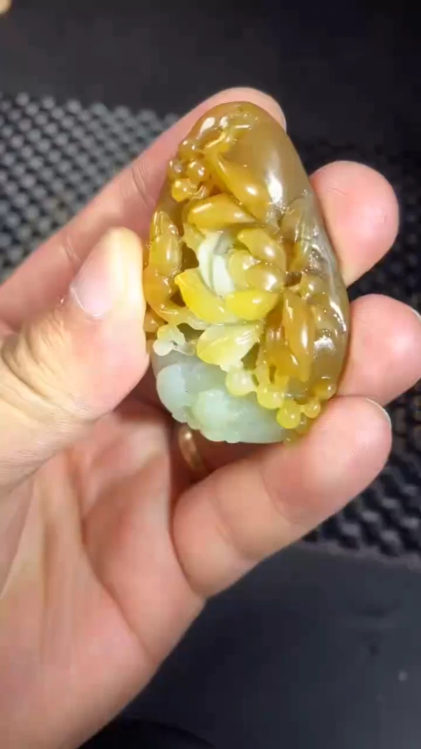 和田玉未镶嵌颈饰大****玉1