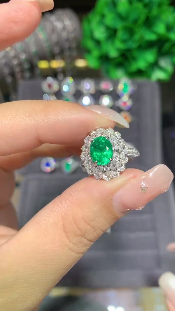 18K金镶嵌戒指祖母绿1.53CT