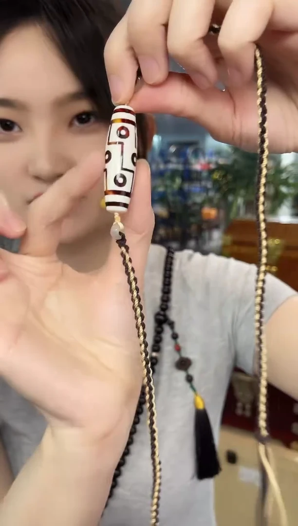 白玉菩提吊坠猛·犸大天天