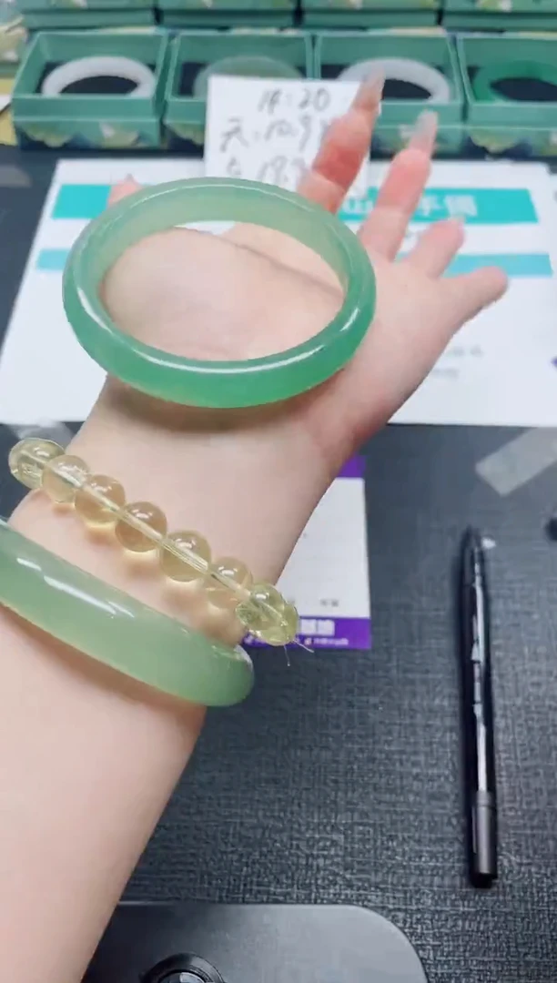 未镶嵌手镯石英质玉24-57