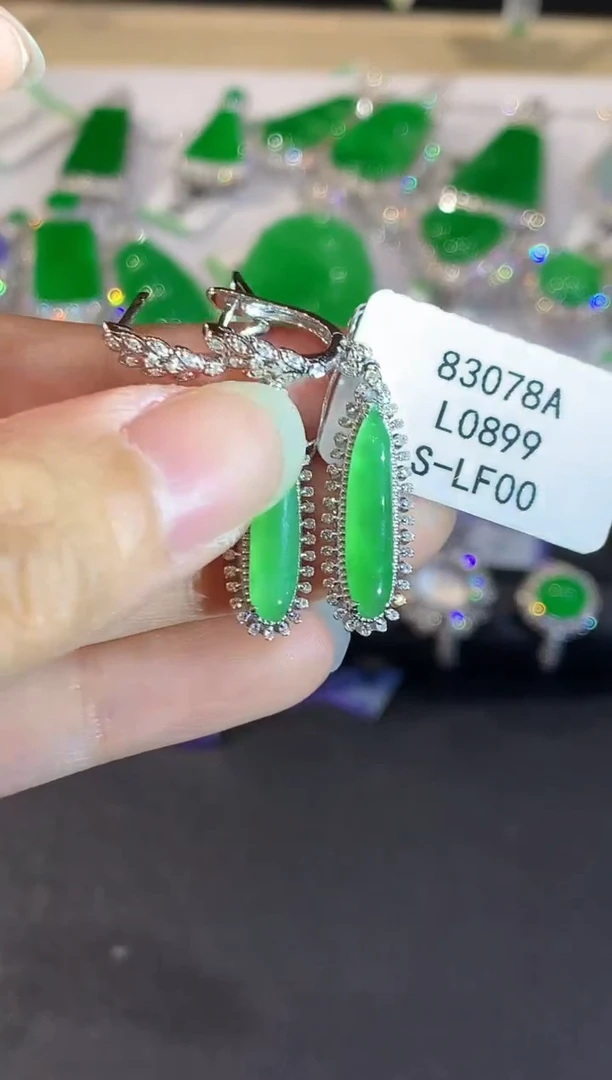 翡翠18K金镶嵌耳饰L0899多样性发其一