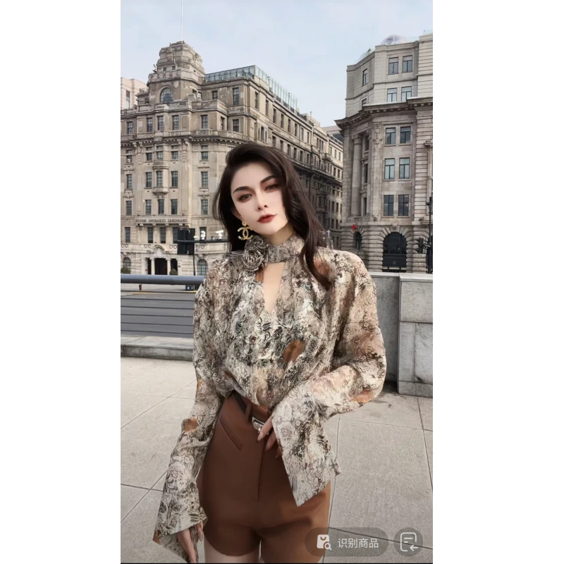 【YING FASHION】莹老板-时尚气质百搭性感镂空花上衣 8120095 513