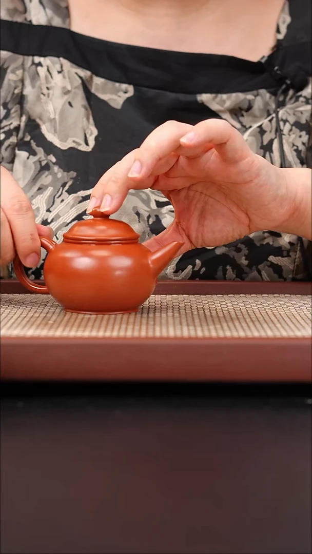 茶壶紫砂赵庄朱泥水平140cc吴国仙