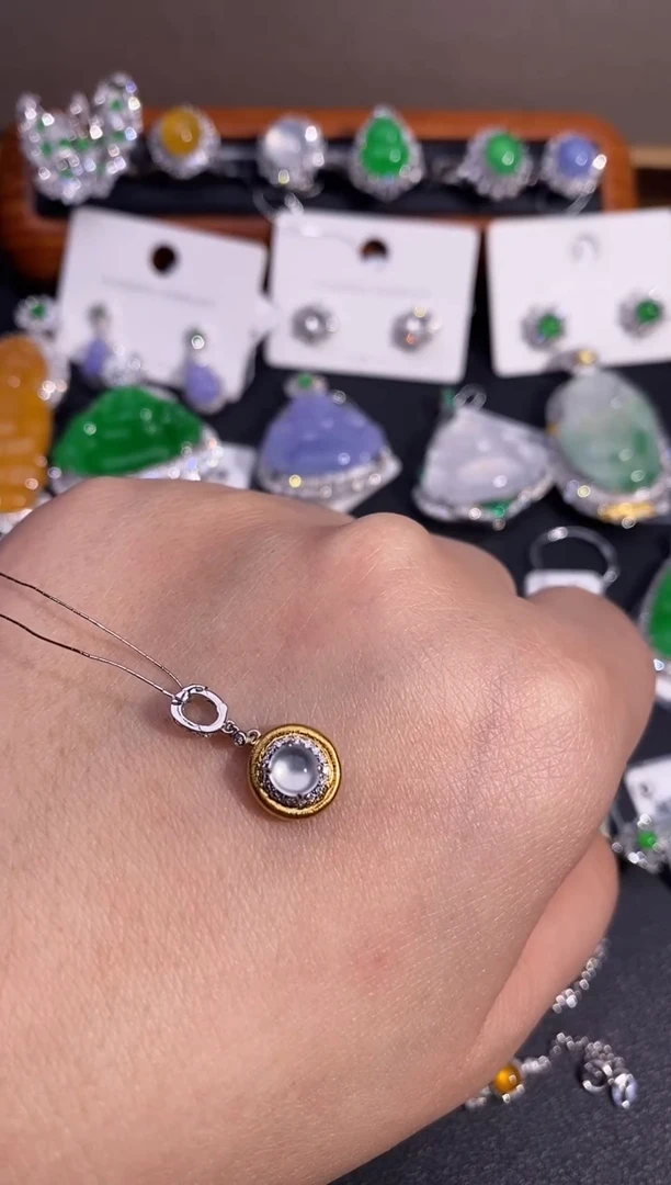 【闪购商品】翡翠颈饰18K金镶嵌吊坠