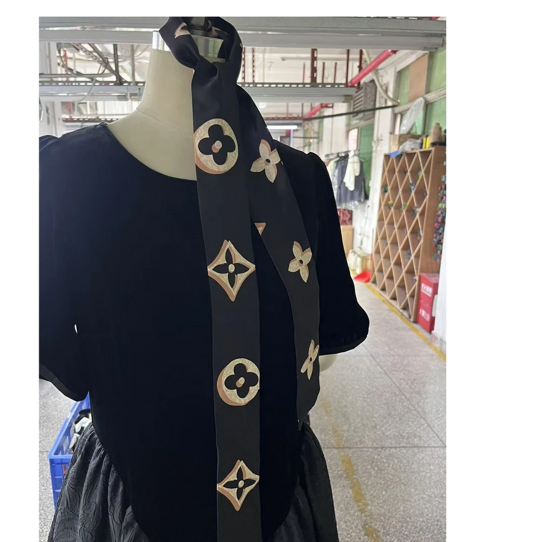 WA2244真丝桑蚕丝弹力缎丝巾女士气质轻奢黑色