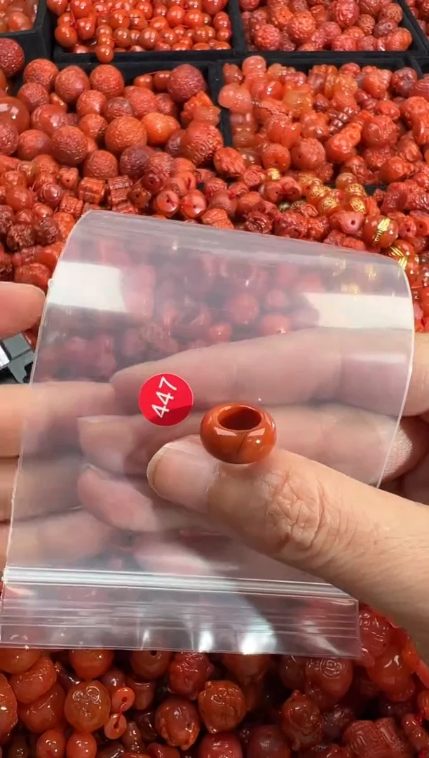 南红玛瑙未镶嵌颈饰1