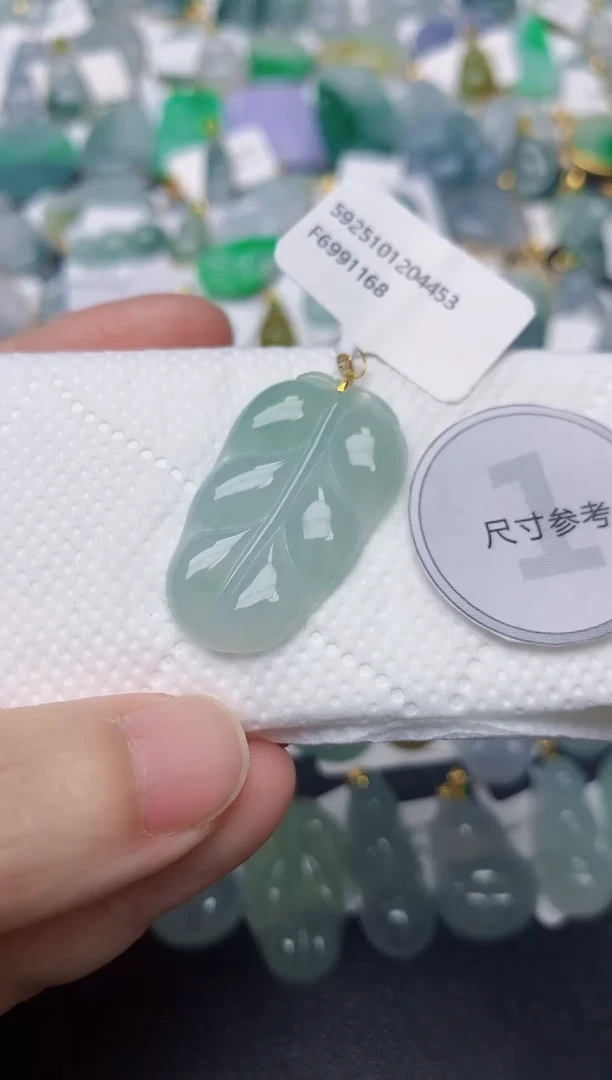 颈饰18K金镶嵌翡翠天然缅甸A货翡翠